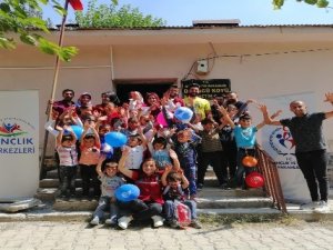 Gençlik merkezinin gönüllü gençlerinden örnek davranış