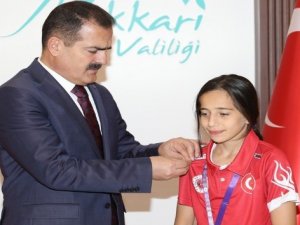 Dünya şampiyonu Tatlı'dan Vali Akıyık'a ziyaret