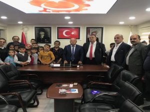 İş adamı Karahanlı'dan şehit çocuklarına kırtasiye yardımı
