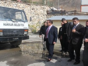 Vali Akbıyık, belediye birimlerini ziyaret etti