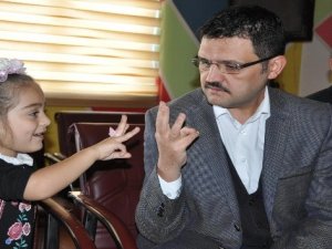 Yüksekova Halk Kütüphanesi yenilendi