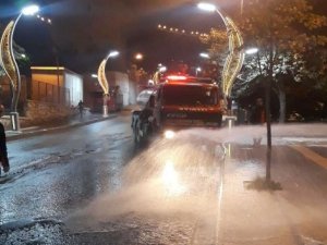 Hakkari Belediyesinden yol yıkama çalışması