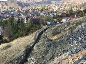 Hakkari’de Sorunlu Olan Üç Mahalle Suyu Hattı Değiştirdi