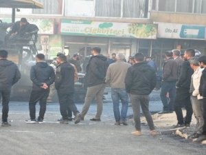Yüksekova'da yol asfaltlama çalışması