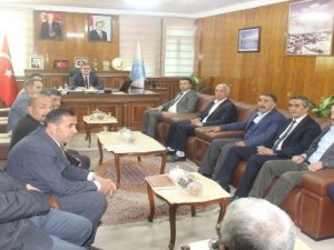 Vali Akbıyık, mahalle muhtarlarıyla bir araya geldi