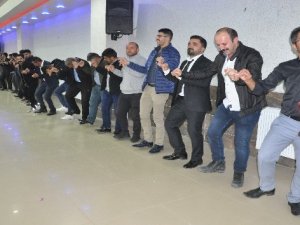 Havalimanı çalışanları halayda buluştu