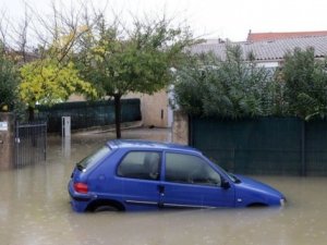 Fransa'da sel felaketi: 2 ölü