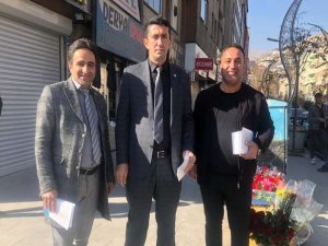 İYİ Parti Hakkari'de Broşür Dağıttı