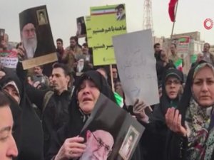 İran'da devrime bağlılık gösterisi