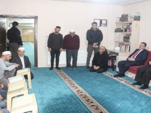 Vali Akbıyık'tan Kur'an-ı Kerim öğrenen işitme engellilere ziyaret