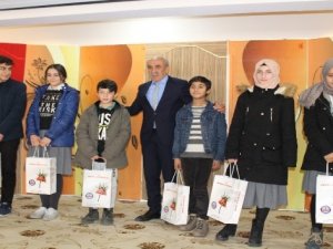 Şemdinli'de öğrencilere kitap desteği