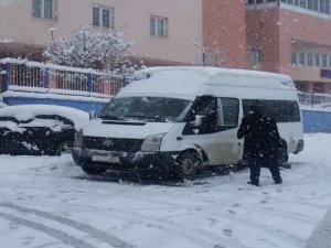 Hakkari'de kar lastiği ve zincir denetimi
