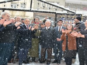 Hakkari eski Valisi Toprak'a görkemli karşılama