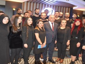 Vali Toprak, türkülerle Hakkari'den ayrıldı