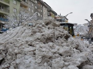 Hakkari'de karla mücadele çalışması