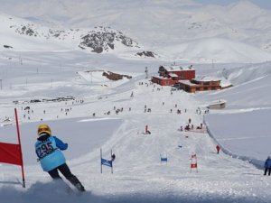 Merga Bütan Kayak Merkezi’nde Kayak İl Birinciliği Yarışması Düzenlendi