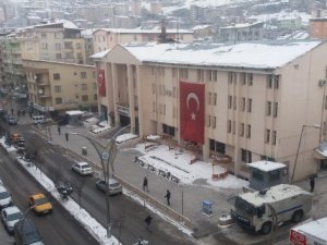 Dondurucu soğuklar vatandaşı eve kapattı
