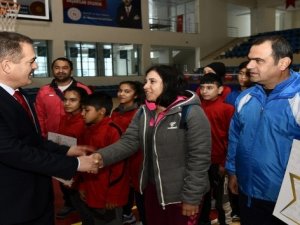 Badminton grup müsabakaları Hakkari'de yapıldı