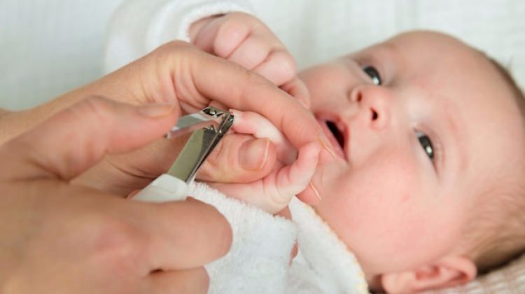 Bebeğinizin tırnağını keserken dikkat edin!
