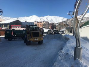 Hakkari Belediyesi Karla Mücadele Çalışmaları Aralıksız Devam Ediyor