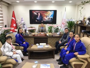 HAKKARİ JUDO TAKIMINDAN ÜSTÜN BAŞARI