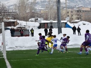 Hakkarigücü Spor, Karadeniz Ereğli Belediye Spor'u 3-0 yendi