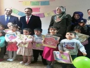 4-6 yaş grubu öğrencilerinin ilk karne sevinci