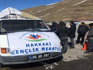 Gençlik merkezinden Başkale'ye yardım eli