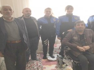 Hakkari polisinden felçli hastaya akülü sandalye