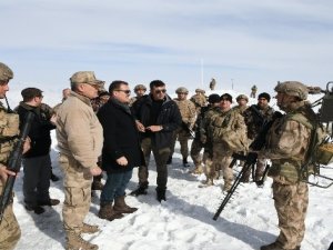 Kardan tünellerle girişleri yapılan üs bölgelerinde vatan nöbeti