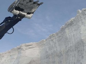 Hakkari'de 20 metreyi aşan karla mücadele