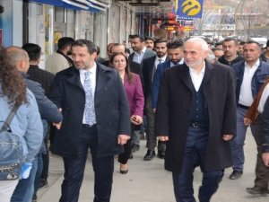 AK Parti heyeti esnafı ziyaret etti