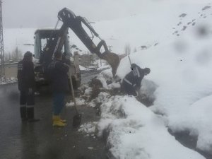 Hakkari'de yağmur ve atık su kanalları temizlendi