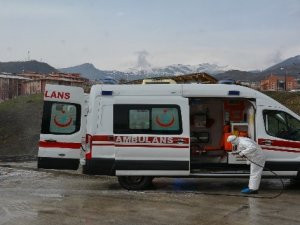 Hakkari'de ambulanslar dezenfekte edildi