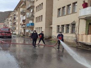Cadde ve sokaklarda korona virüs temizliği