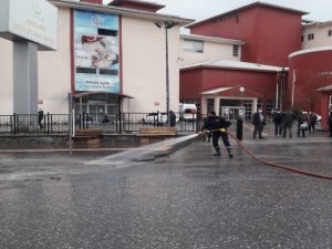 Devlet hastanesi tazyikli su ile yıkandı