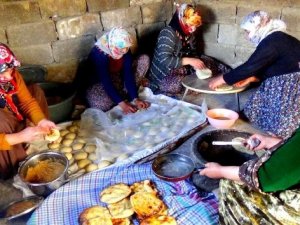 (Özel) Hakkari'de korona virüs tandır ekmeğine ilgiyi arttırdı