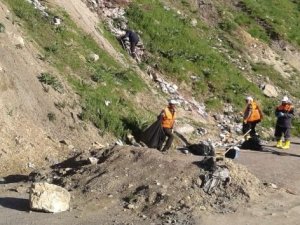 Hakkari'de dere yatakları temizleniyor