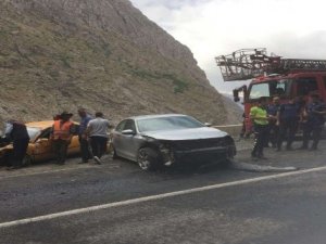 Hakkari'de maddi hasarlı trafik kazası