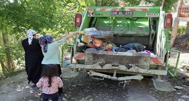 Çukurca Belediyesi köylerden de çöp toplamaya başladı