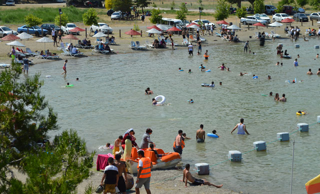 Doğu Anadolu'nun yaz tatili merkezi; Hazar Gölü