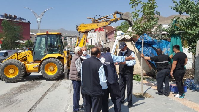 Kentin görünümünü bozan barakalar kaldırıldı