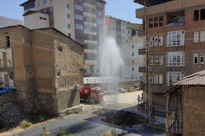Fıskiye değil su borusu!
