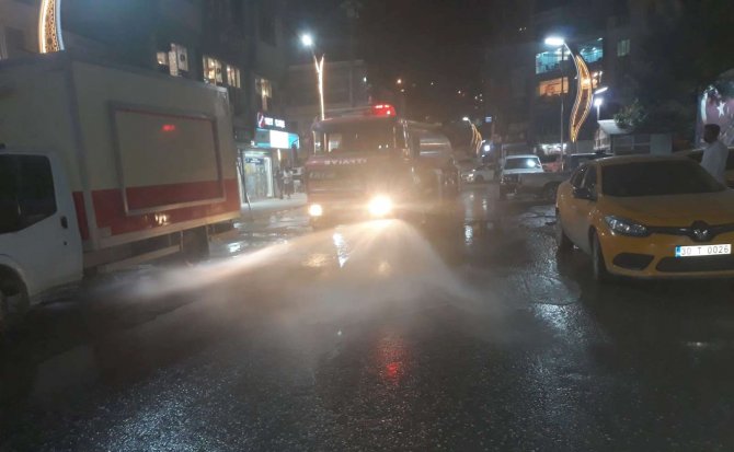 Hakkari belediyesi gece mesaisinde