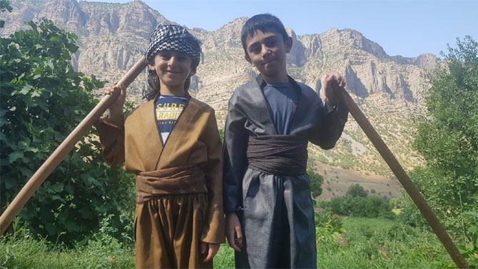 HAKKARİLİ KARDEŞLERİN AĞIR YÜKÜ!