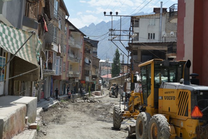 Hakkari’de C25 yüzey sertleştirici yol çalışmaları