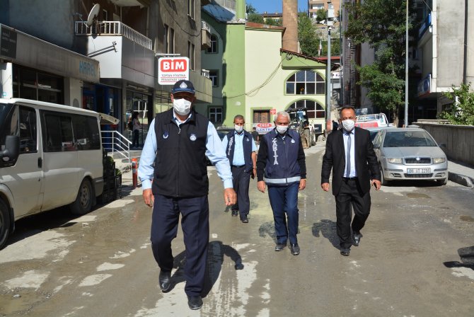 Zabıta’dan maske ve eldiven denetimi