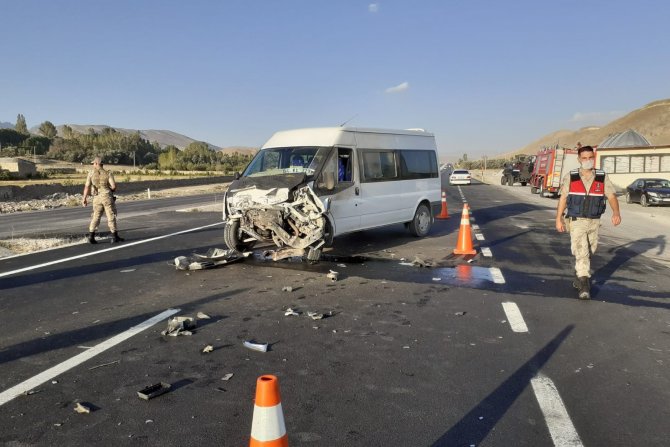 Van-Hakkari yolunda kaza: 1 yaralı