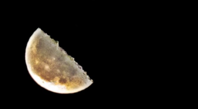 Yüksekova'da parçalı Ay kendine hayran bıraktı