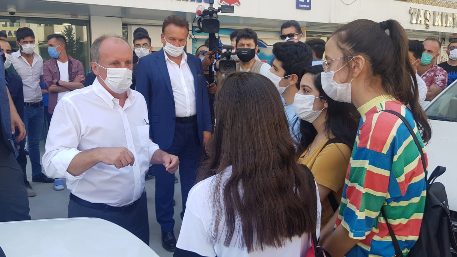 Muharrem İnce Hakkari’de esnafı ziyaret etti